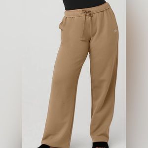 NWT ALO Accolade Straight Leg Sweatpant Size Medium